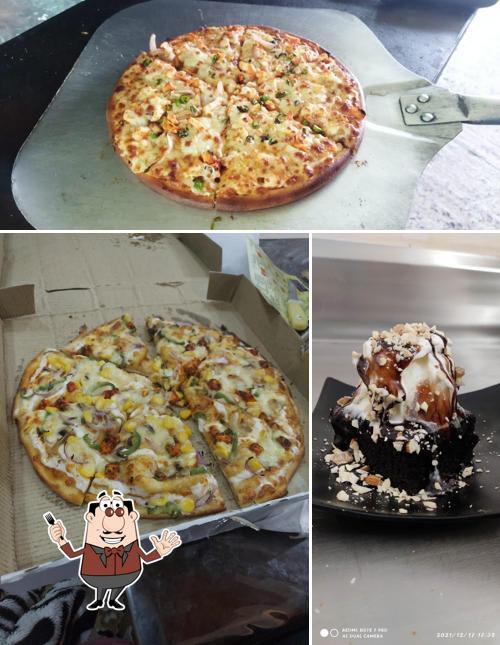 Food at 77 Hot Cheese Pizza
