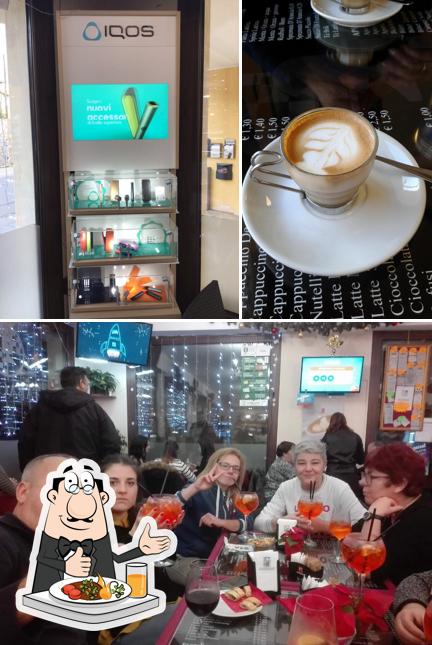 Questa è la foto che presenta la cibo e interni di IQOS PREMIUM PARTNER UTA - Checkmate Bar Tabacchi