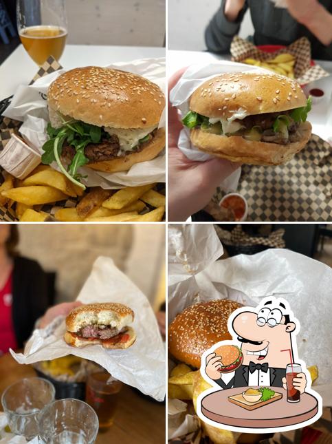Prenditi un hamburger a Rando Burger Restaurant