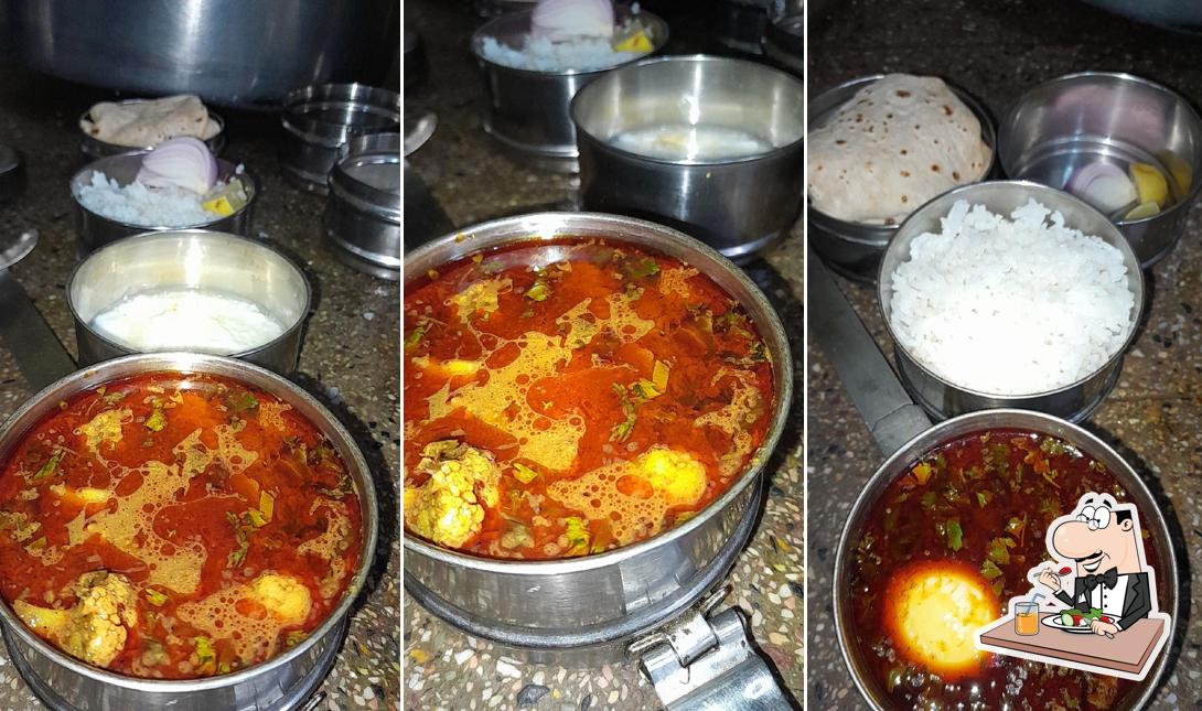 Food at Gauri Mess and bhojnalay