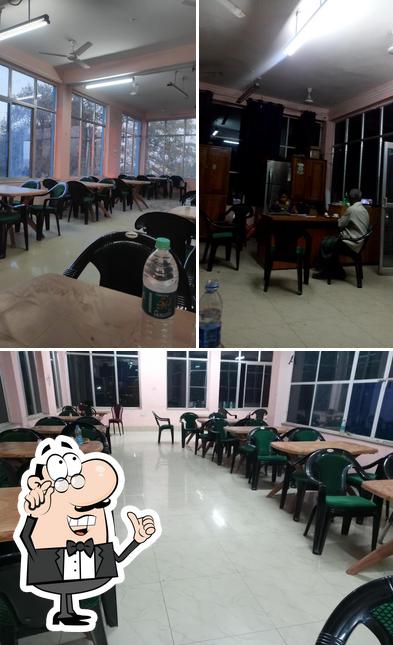 The interior of Pather Sathi Farakka Hotel & Restaurant