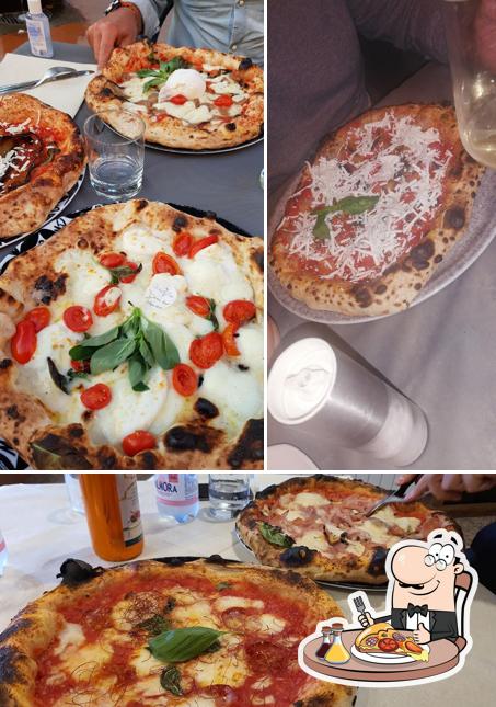 A Ischia Ponte Ristorante Pizzeria, puoi prenderti una bella pizza