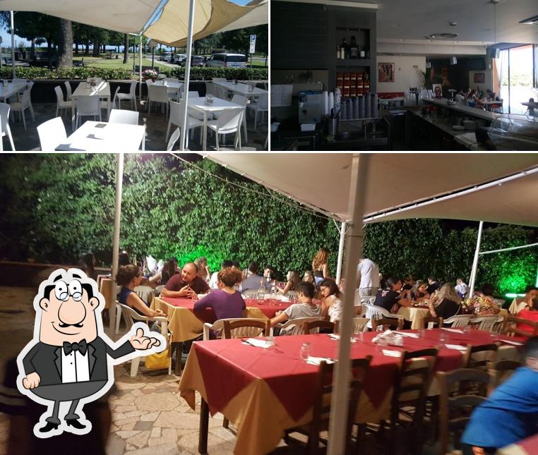 Dai un'occhiata agli interni di Caffè Mazzella