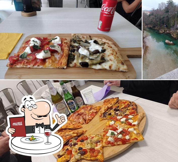 La foto della cibo e esterno di Da Nunzia - semplicemente pizza