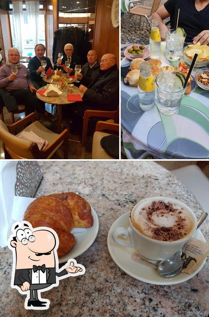 Bar Lux si caratterizza per la interni e cibo