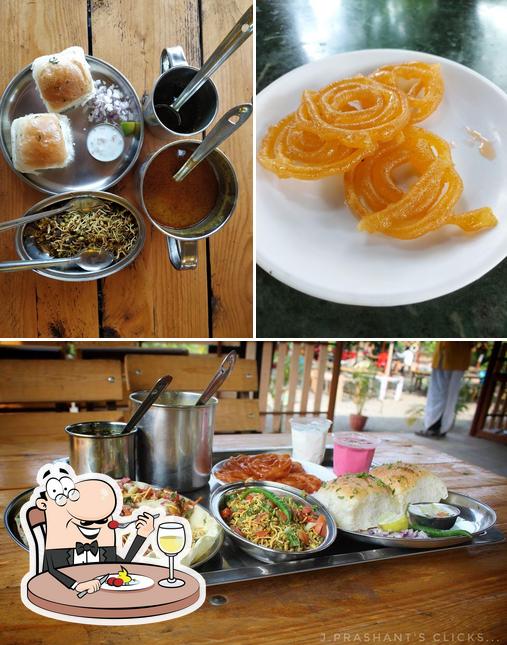 Food at PatilWada Assal Nashikchi Misal
