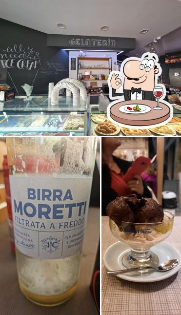 Tra le diverse cose da Mirò cafè si possono trovare la cibo e interni