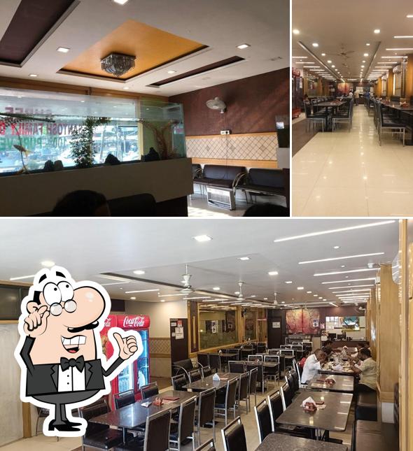 The interior of Sangam Dhaba- Lakdikapool