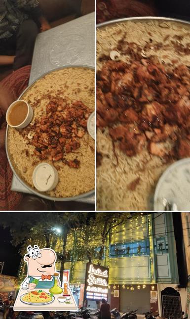 Among different things one can find food and exterior at Dubai Sheikh Arabic Mandi