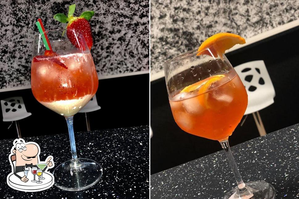 Black & White-Bar serve alcolici