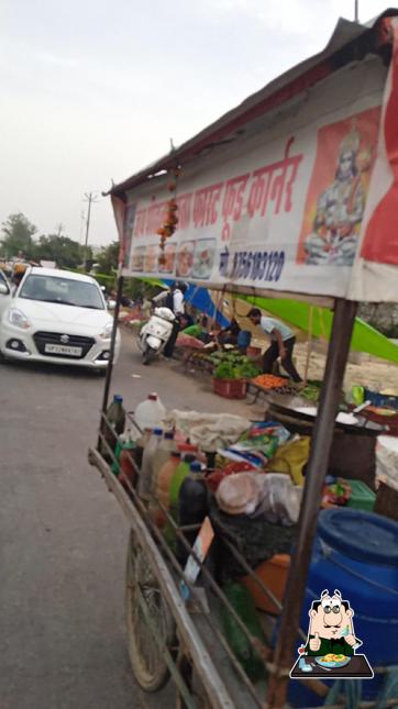 Food at Chathameel Market Lucknow