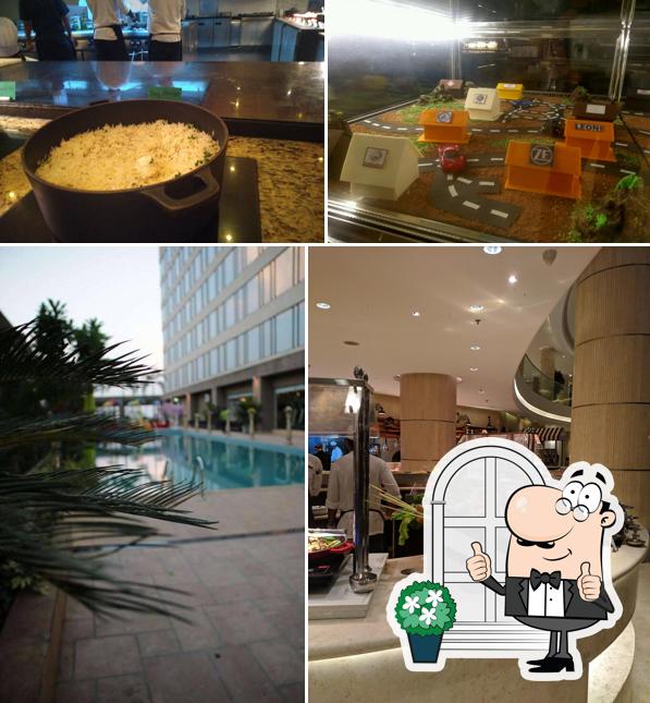 The exterior of MoMo Cafe - Courtyard By Marriott Hotel, Chakan