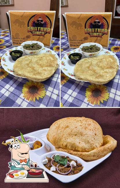 Omelette at Bhatura Singh - Bhawanipore Omelette at Bhatura Singh - Bhawanipore