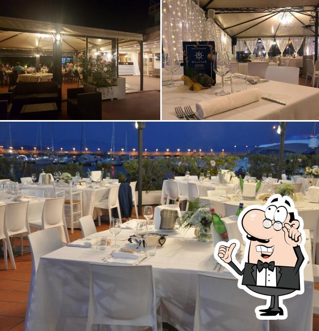Gli interni di Yacht Restaurant Pizza e Grill