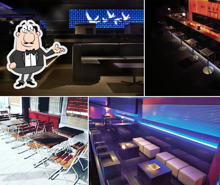 Installez-vous à l'une des tables de Carré