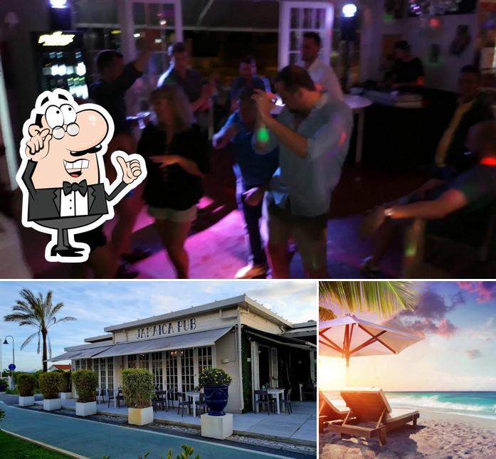 Gli interni di Jamaica Pub