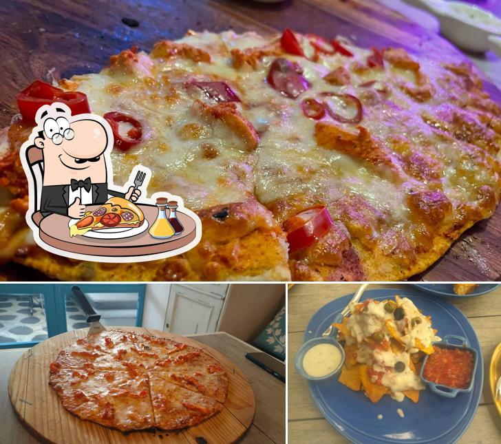 Order pizza at MAMALOCA (New Palasia)