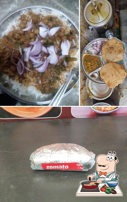 Chicken curry at Goyal Vaishno Bhojnalaya