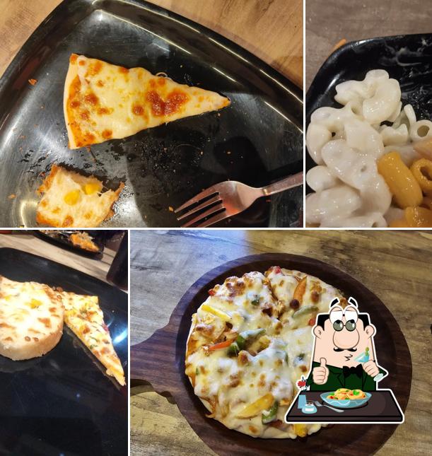 Macaroni and cheese at Pizza Burst Shalamar