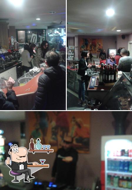 Gli interni di Bar Pao. Pat