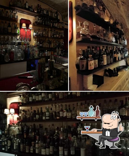 Dai un'occhiata agli interni di American Bar Biffi