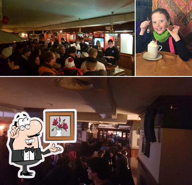 Dai un'occhiata agli interni di king bar