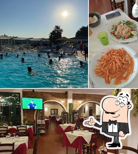 Siediti a un tavolo di Ristorante Casablanca