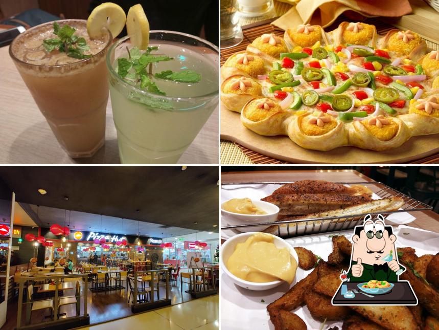 Food at Pizza Hut Korum Mall, Thane, Mumbai