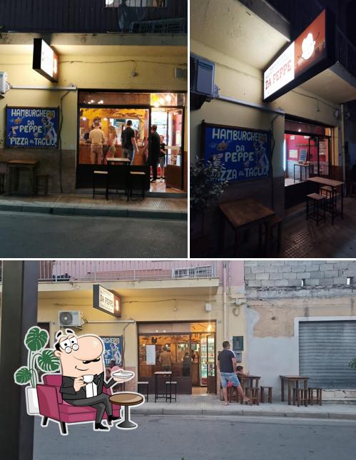 Dai un'occhiata agli interni di Da Peppe Burgers & Pizza