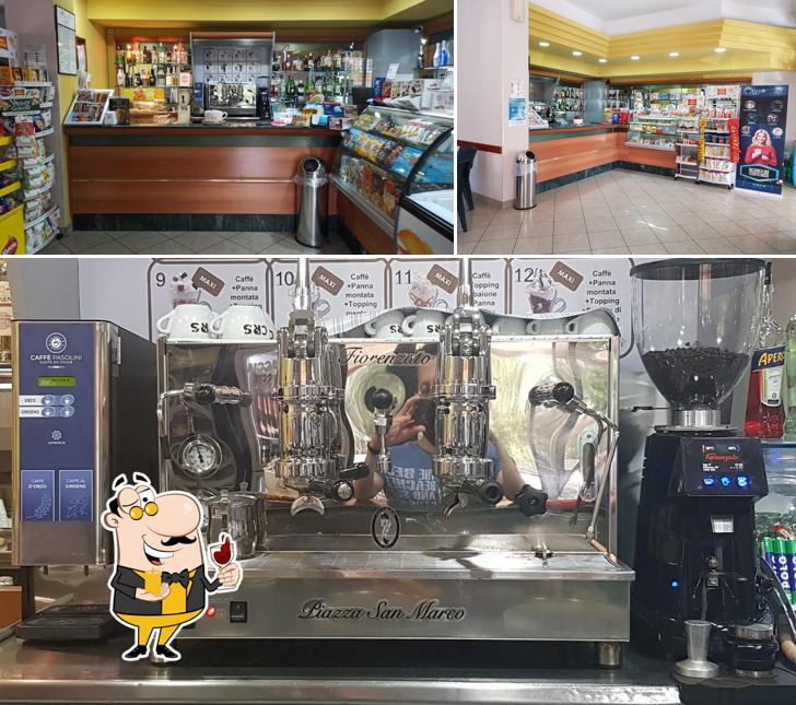 È gradevole bersi un bicchiere di vino a Angel Bar -Coffee & Games-