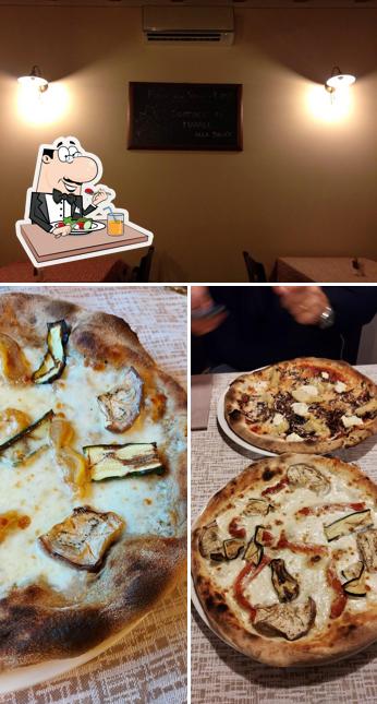 La cibo e interni del ristorante