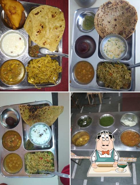 Samosa at Raghav Ji Tiffin Mess