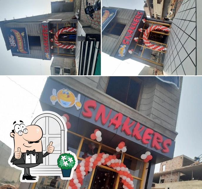 The exterior of Snakkers