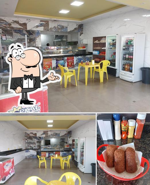 A foto do Guimarães Salgados’s interior e comida