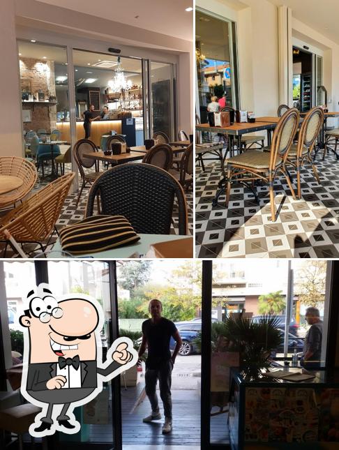 Siediti a un tavolo di Tiffany cafè bistrot