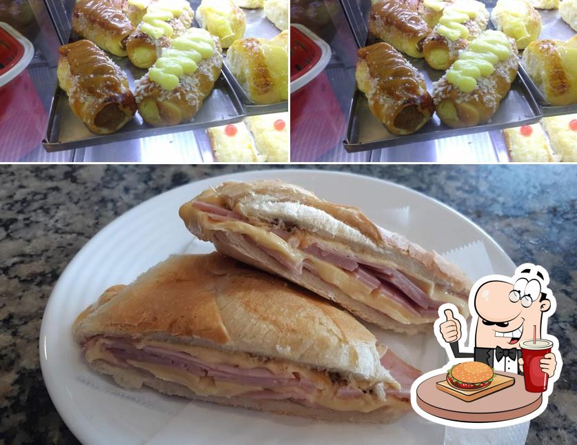 Os hambúrgueres do Pães e Doces Arraial Paulista irão satisfazer diferentes gostos