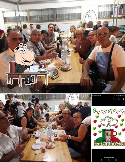 Dai un’occhiata alla immagine che presenta la interni e bevanda di Bar tabacchi Sant'anna