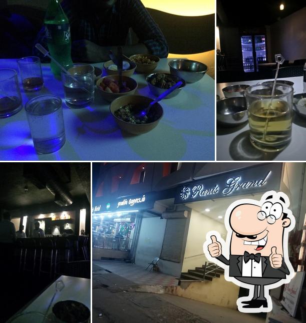 Here's a pic of H2O Bar