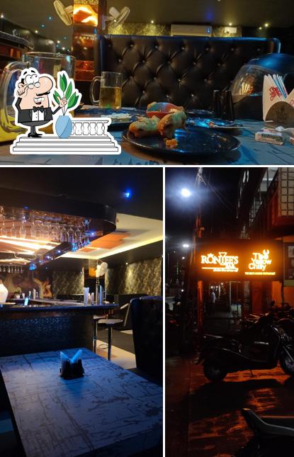 The exterior of Roniee's Bar
