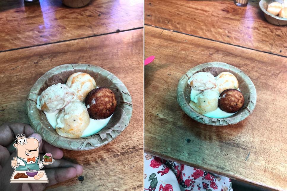 Aaladipattiyan - Urapakkam serves a selection of desserts