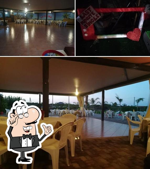 La Palma Pizzeria- Ristorante- Lounge Bar si caratterizza per la interni e cibo