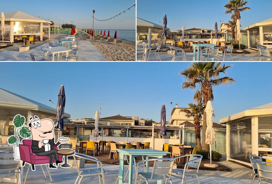 Siediti a un tavolo di La Playa