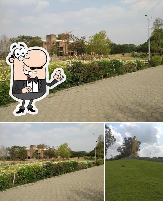 Check out how Naglok Restaurant looks outside