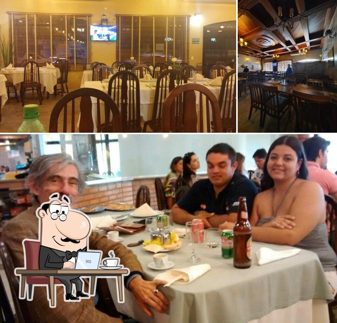 O interior do Beira Rio Restaurante e Pizzaria