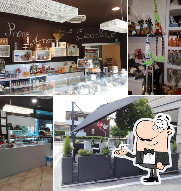 Siediti a un tavolo di CHOCOLAT