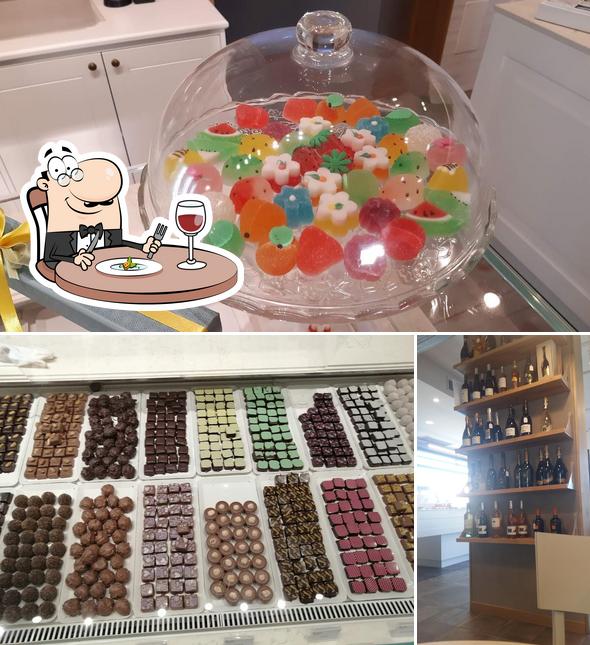 La foto di cibo e alcol da Pasticceria Novello