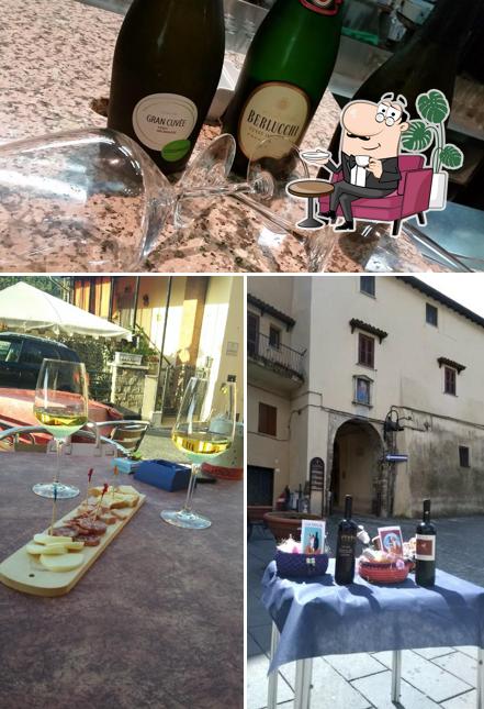 Guarda la immagine che raffigura la interni e birra di Bar Collando s.a.s. bar gelateria