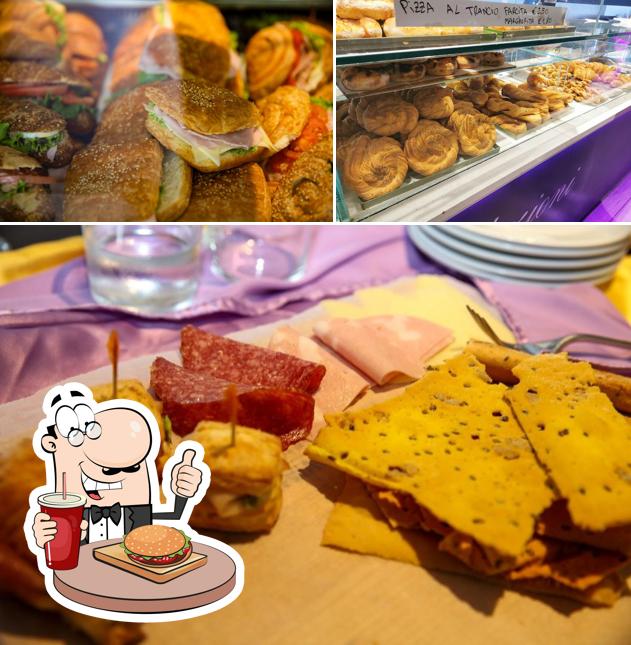 Gli hamburger di Caffè Noir H24 Vollaro potranno incontrare molti gusti diversi