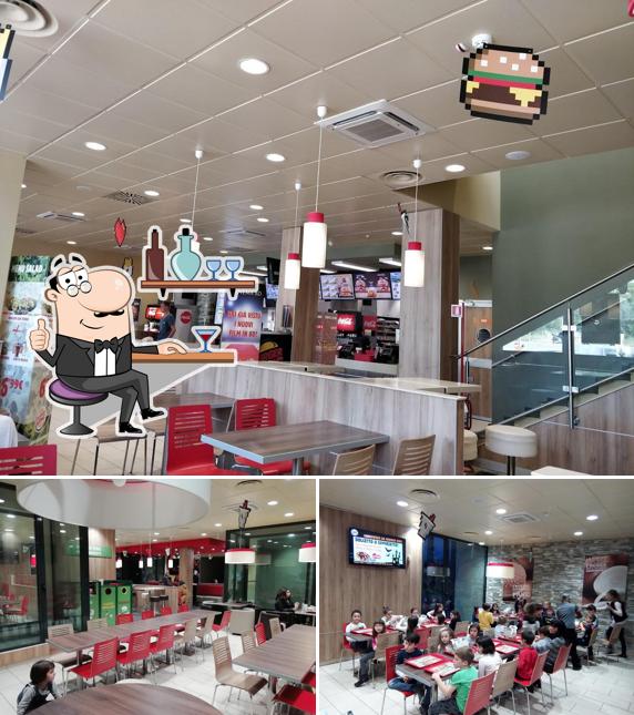 Gli interni di Burger King