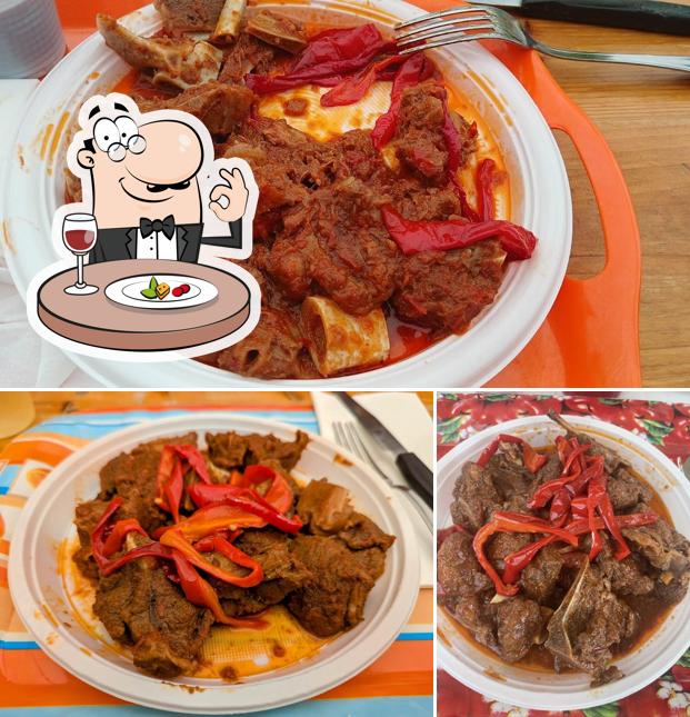 Rendang al Circolo Nereto 2001 Anziani E Giovani